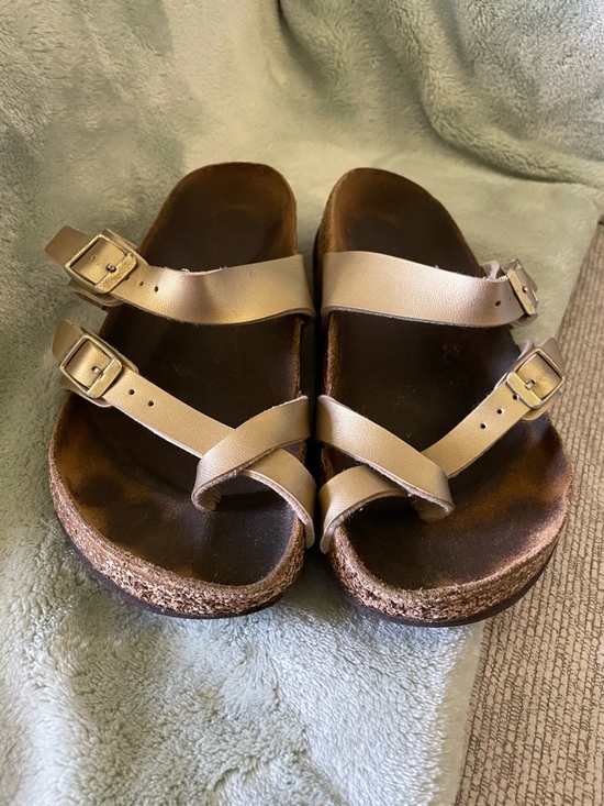 Birkenstock Other - ✨Women’s/Kids Birkenstock Sandals Gold Size 35
